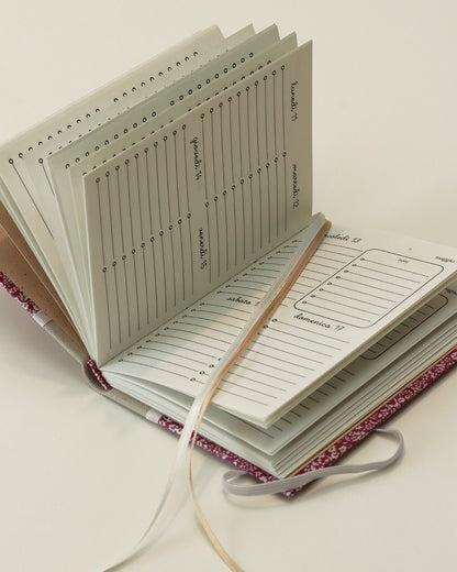 Agendina 2026 floreale viola e grigia (dorso arrotondato con elastico e pagine bianche extra)