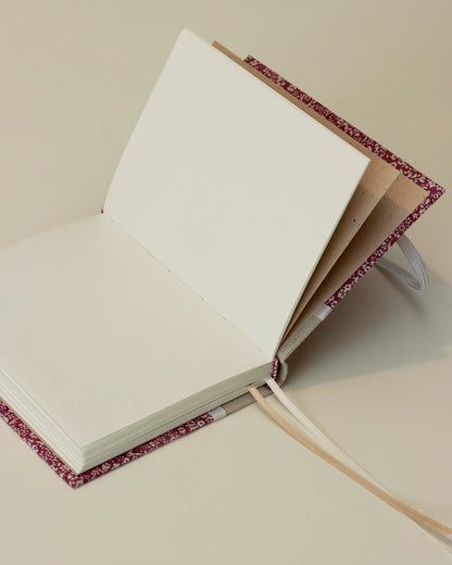 Agendina 2026 floreale viola e grigia (dorso arrotondato con elastico e pagine bianche extra)