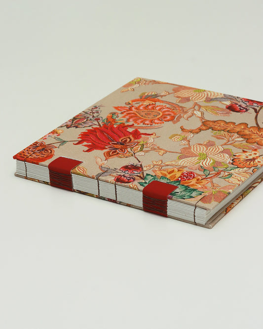 Quaderno guestbook quadrato con carta di birra rivestito con tessuto floreale arabesco