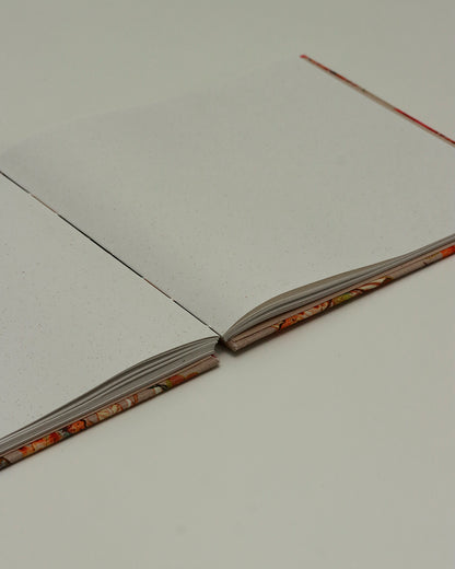 Quaderno guestbook quadrato con carta di birra rivestito con tessuto floreale arabesco