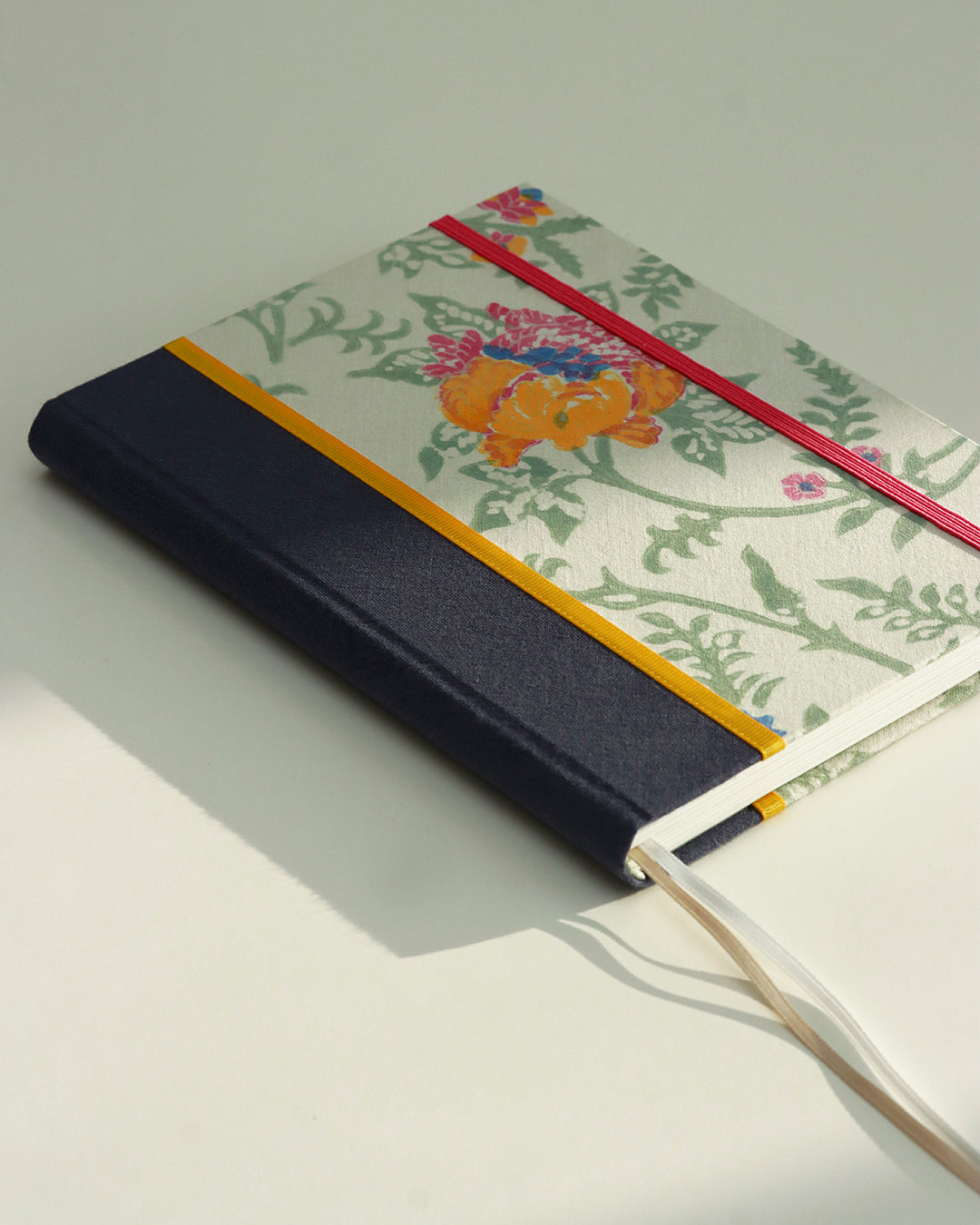 Agenda 2026 floreale verde con uccellino (dorso arrotondato con elastico)