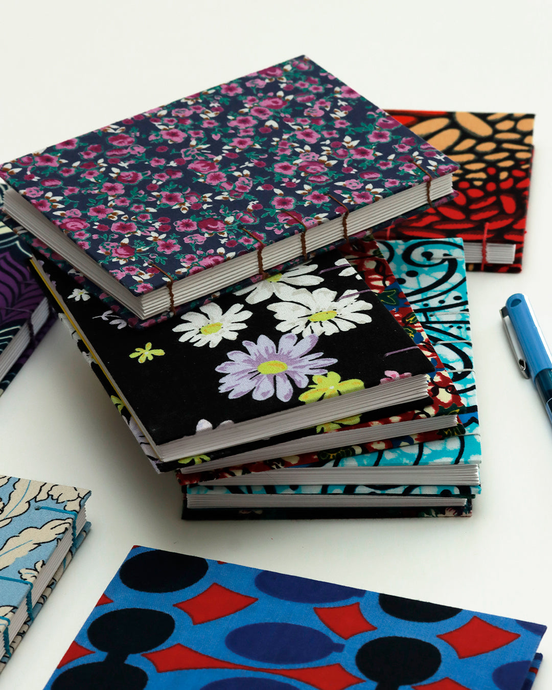 serie di quaderni tascabili rilegati a mano come regalo aziendale