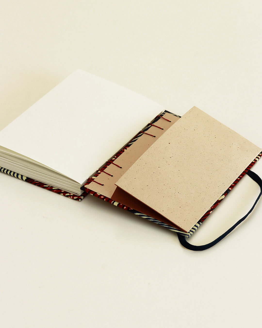 Agendina 2026 wax conchiglie blu e terra (mix copta-francese con elastico, busta e pagine bianche extra)