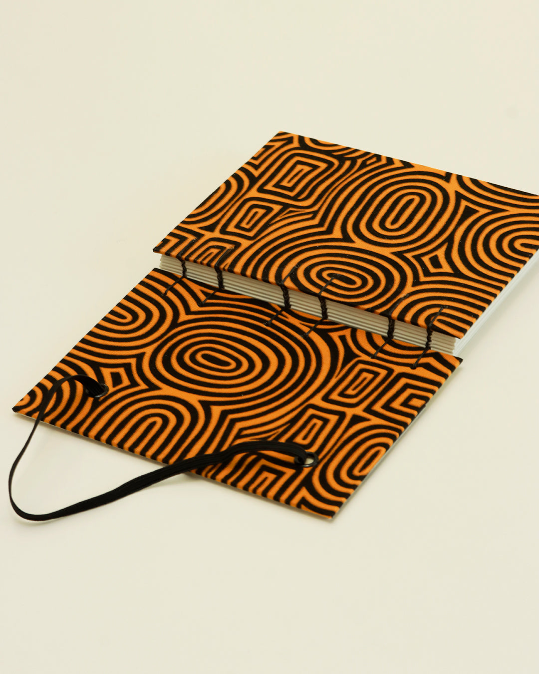 Agendina 2026 wax labirinto giallo e nero (copta con elastico e busta)