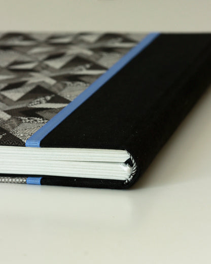 Agenda 2026 stelle bianco e nero (dorso arrotondato con elastico)