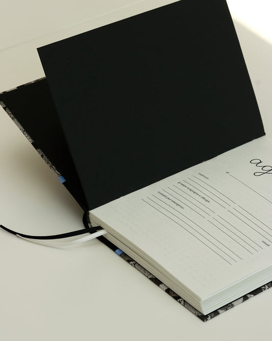 Agenda 2026 stelle bianco e nero (dorso arrotondato con elastico)