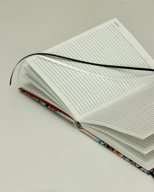 Agenda 2026 floreale nera (dorso arrotondato con elastico)