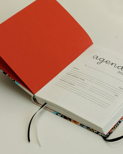 Agenda 2026 floreale nera (dorso arrotondato con elastico)