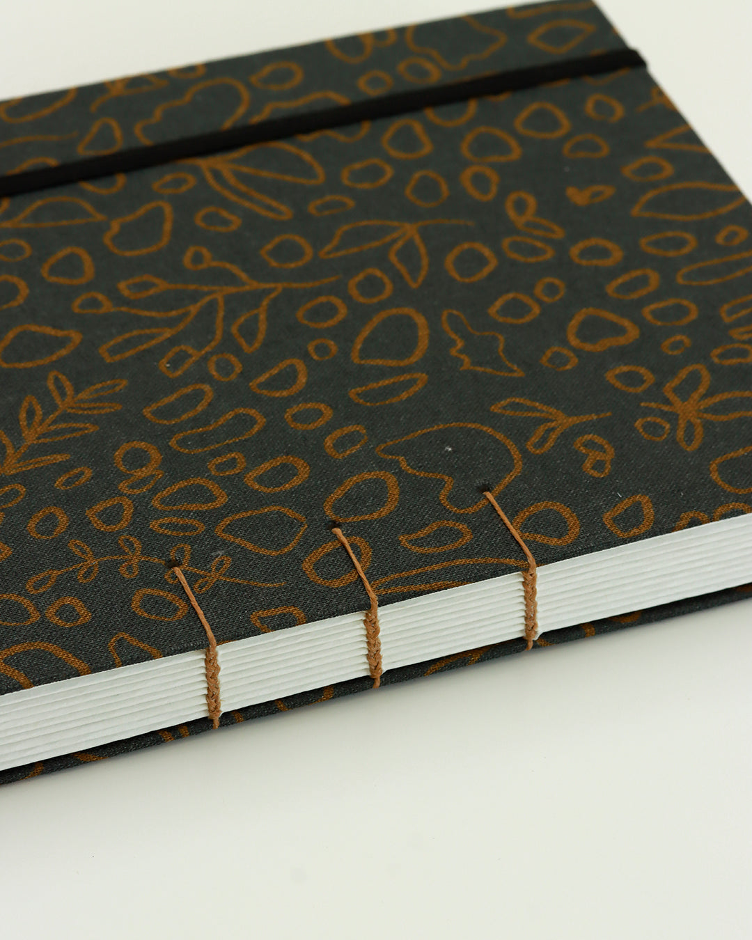 Agenda 2026 natura golden brown su grigio (copta con elastico e busta)