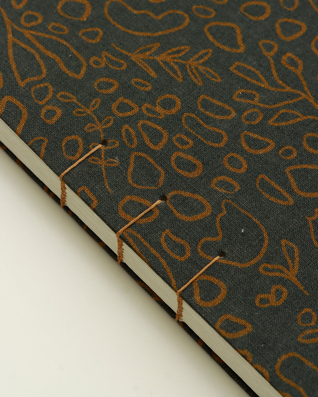 Agenda 2026 natura golden brown su grigio (copta con elastico e busta)