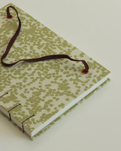 Agenda 2026 pois dorati (mix copta e francese con elastico)