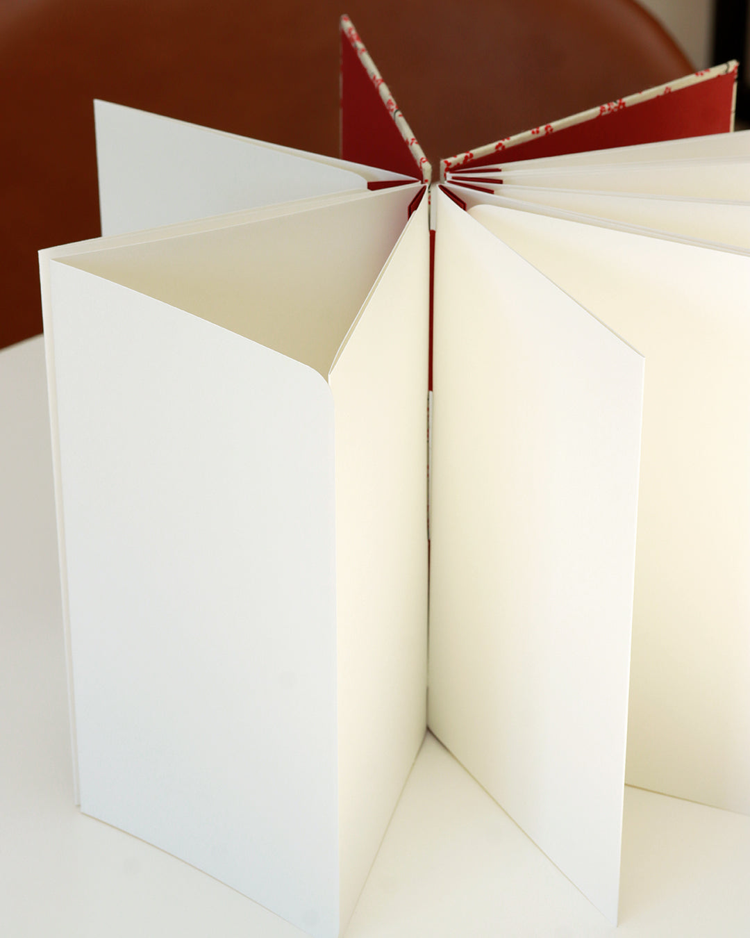 Quaderno di disegno tecnico per vision board, mappe concettuali e progetti creativi - copertina in carta di lokta con fiori di ciliegio rossi