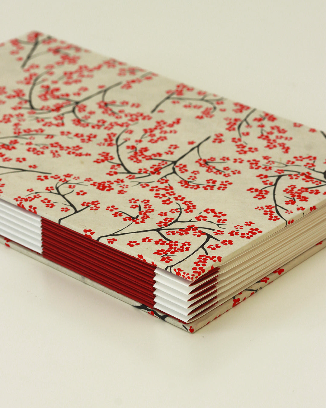 Quaderno di disegno tecnico per vision board, mappe concettuali e progetti creativi - copertina in carta di lokta con fiori di ciliegio rossi