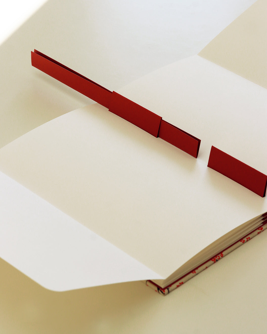 Quaderno di disegno tecnico per vision board, mappe concettuali e progetti creativi - copertina in carta di lokta con fiori di ciliegio rossi