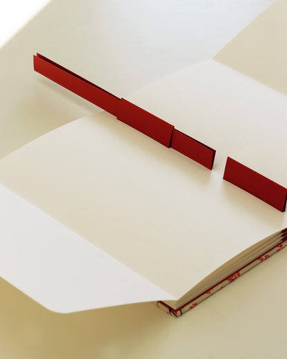Quaderno di disegno tecnico per vision board, mappe concettuali e progetti creativi - copertina in carta di lokta con fiori di ciliegio rossi