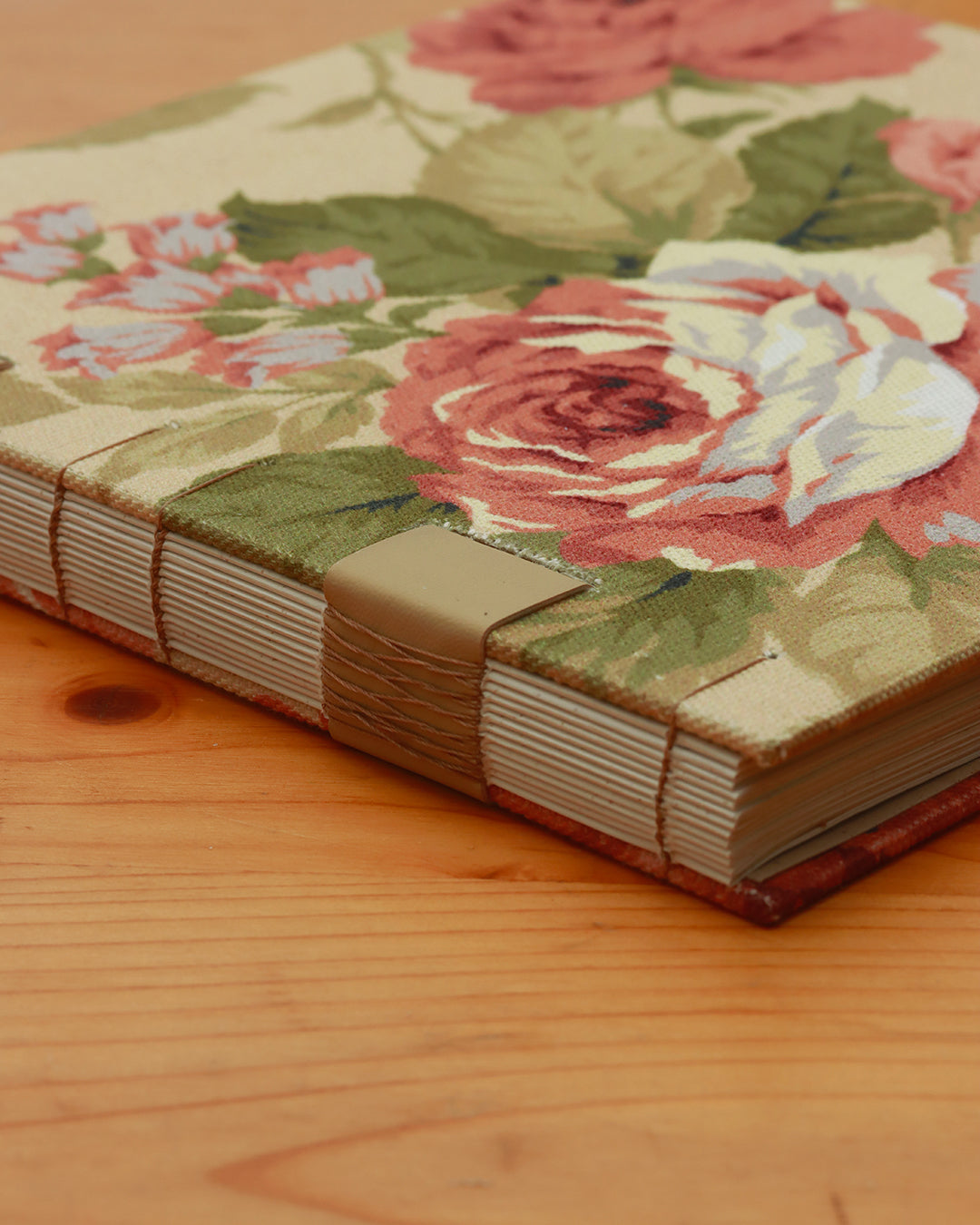 Quaderno guestbook quadrato con carta di birra rivestito con tessuto floreale