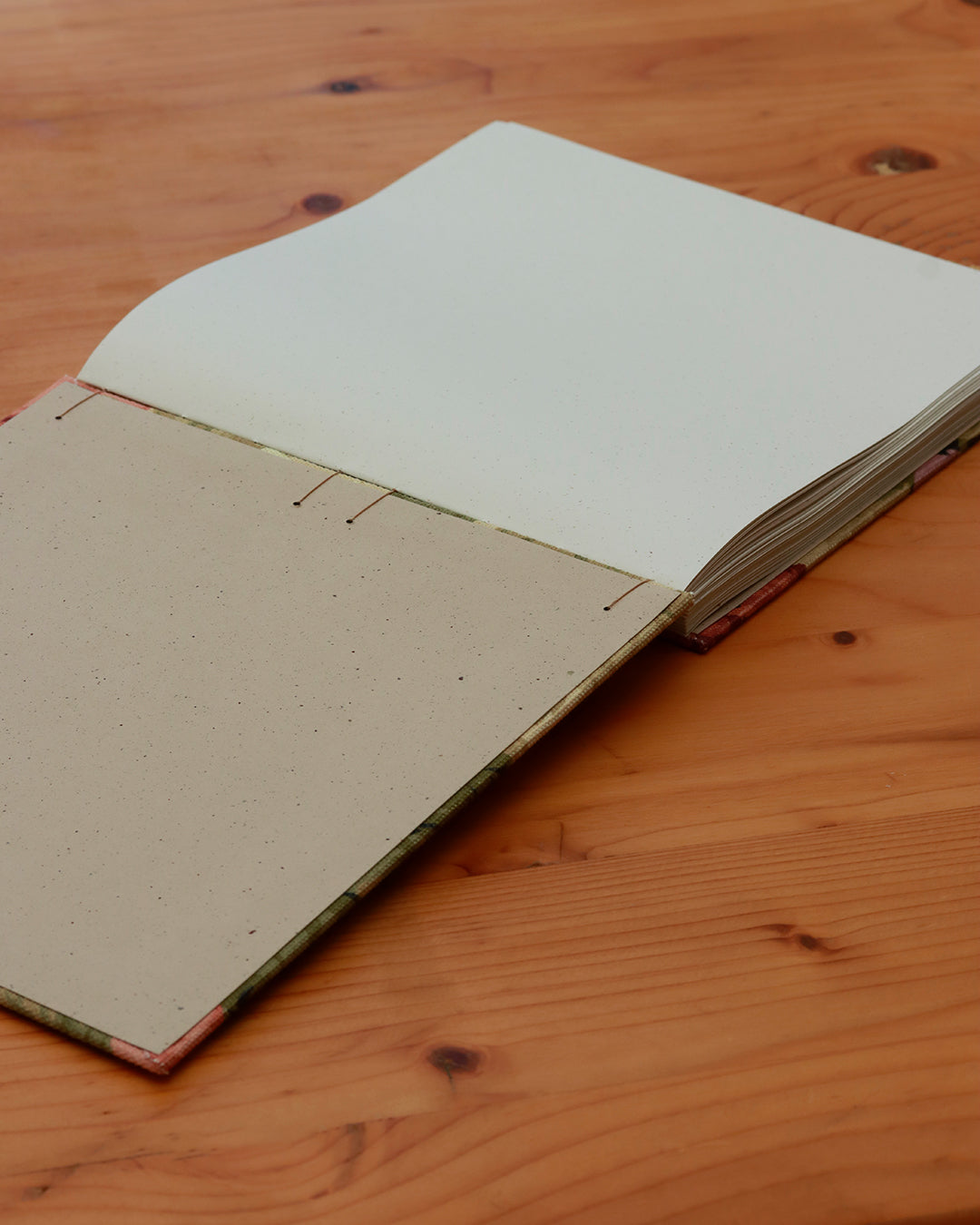 Quaderno guestbook quadrato con carta di birra rivestito con tessuto floreale