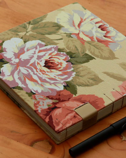 Quaderno guestbook quadrato con carta di birra rivestito con tessuto floreale