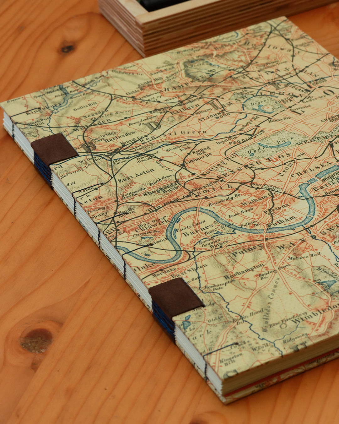 Quaderno da scrivania A4 con carta di birra Pilsner e mappa geografica vintage di Londra 1887