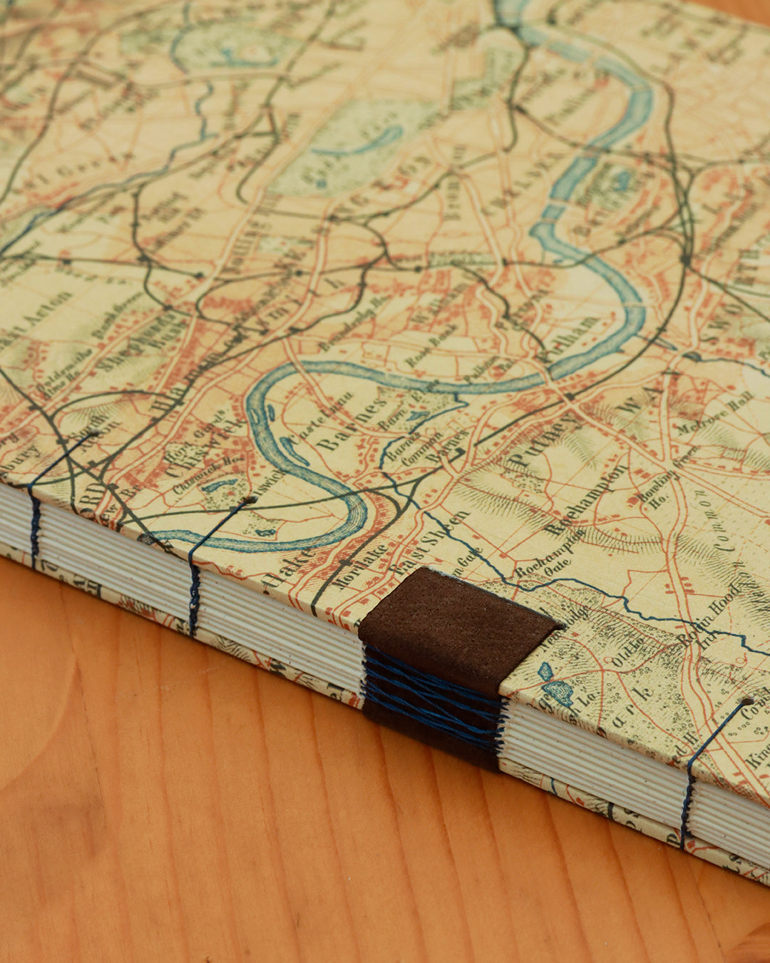 Quaderno da scrivania A4 con carta di birra Pilsner e mappa geografica vintage di Londra 1887