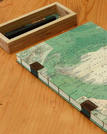 Quaderno da scrivania A4 con carta di birra Pilsner e mappa geografica vintage del Polo Sud 1900