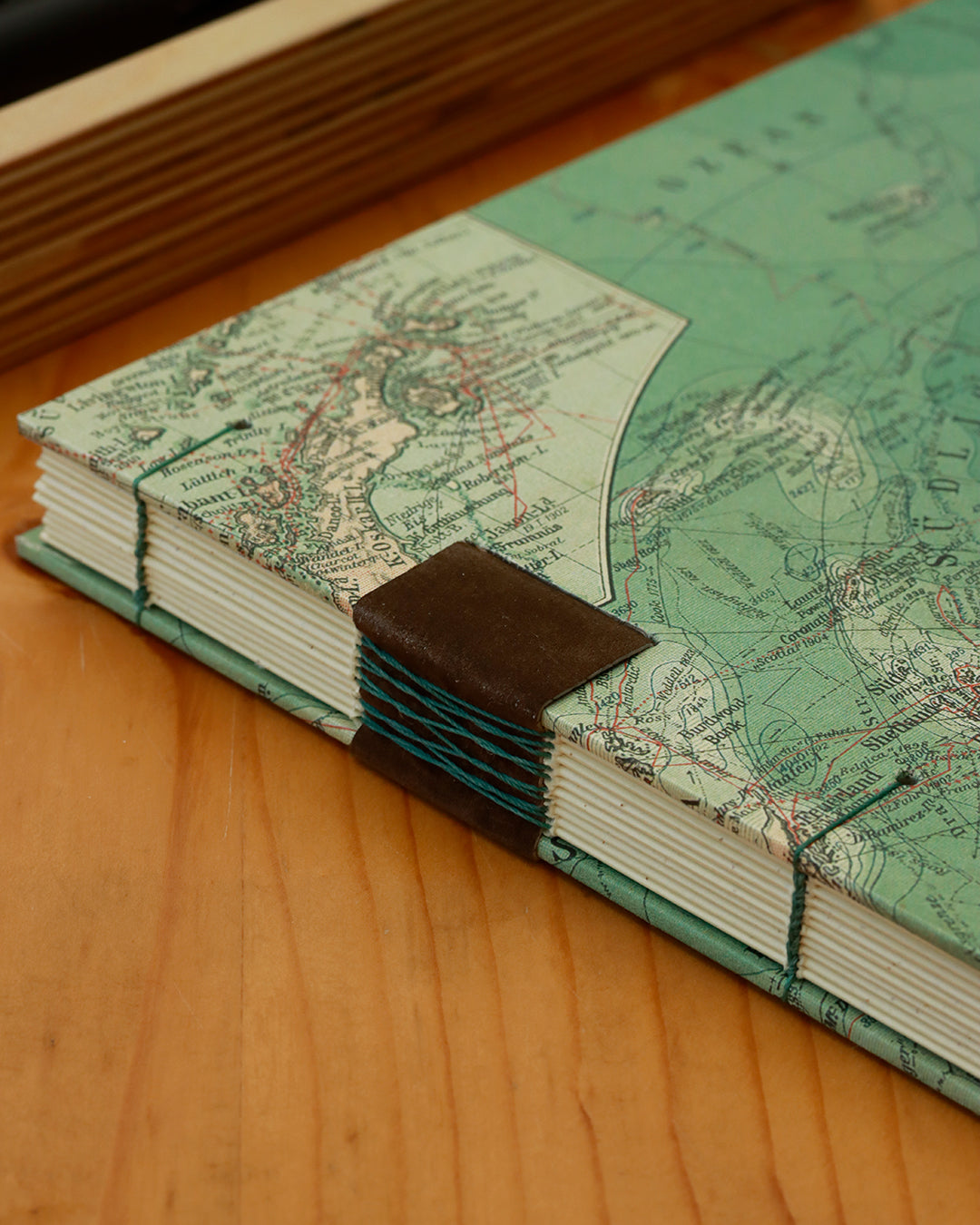 Quaderno da scrivania A4 con carta di birra Pilsner e mappa geografica vintage del Polo Sud 1900