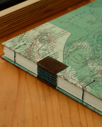 Quaderno da scrivania A4 con carta di birra Pilsner e mappa geografica vintage del Polo Sud 1900