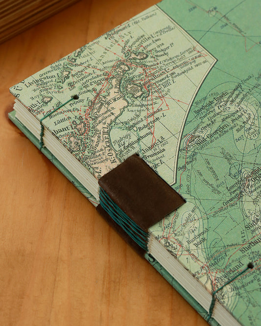 Quaderno da scrivania A4 con carta di birra Pilsner e mappa geografica vintage del Polo Sud 1900