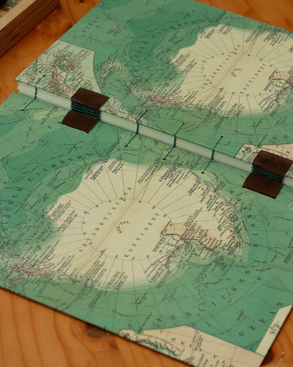 Quaderno da scrivania A4 con carta di birra Pilsner e mappa geografica vintage del Polo Sud 1900