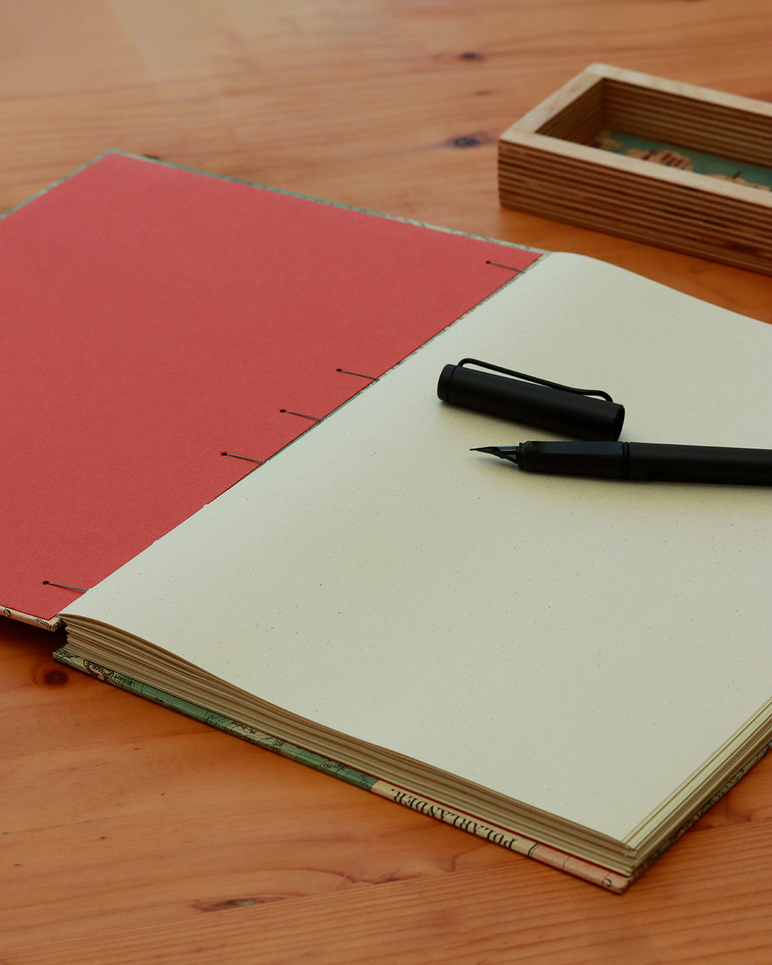 Quaderno da scrivania A4 con carta di birra Pilsner e mappa geografica vintage del Polo Sud 1900