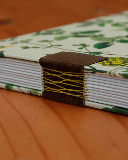 Quaderno da scrivania A4 con illustrazioni botaniche e carta di birra Weiss - giallo