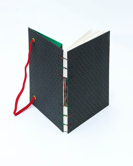Quaderno formato A5 Appunti Pois grigio e dettagli multicolori
