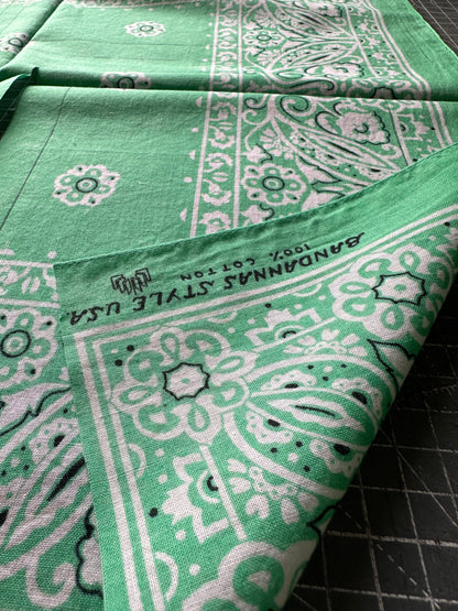Quaderno disegno mixed media bandana verde pastello (elastico e busta)