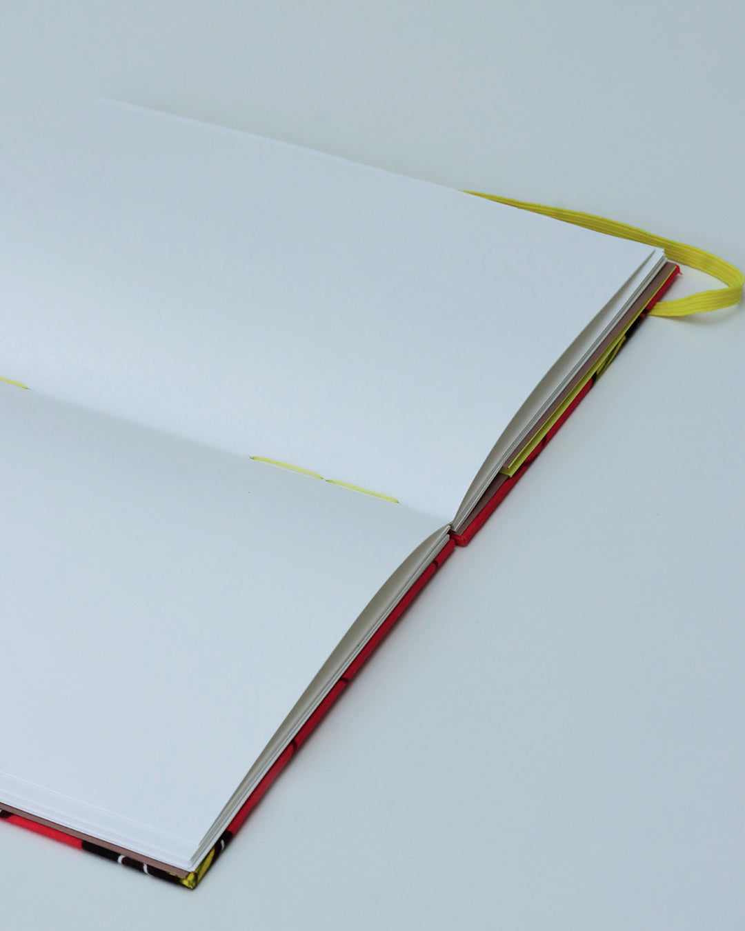 Quaderno A5 wax africano foglie fucsia e giallo (elastico e busta)