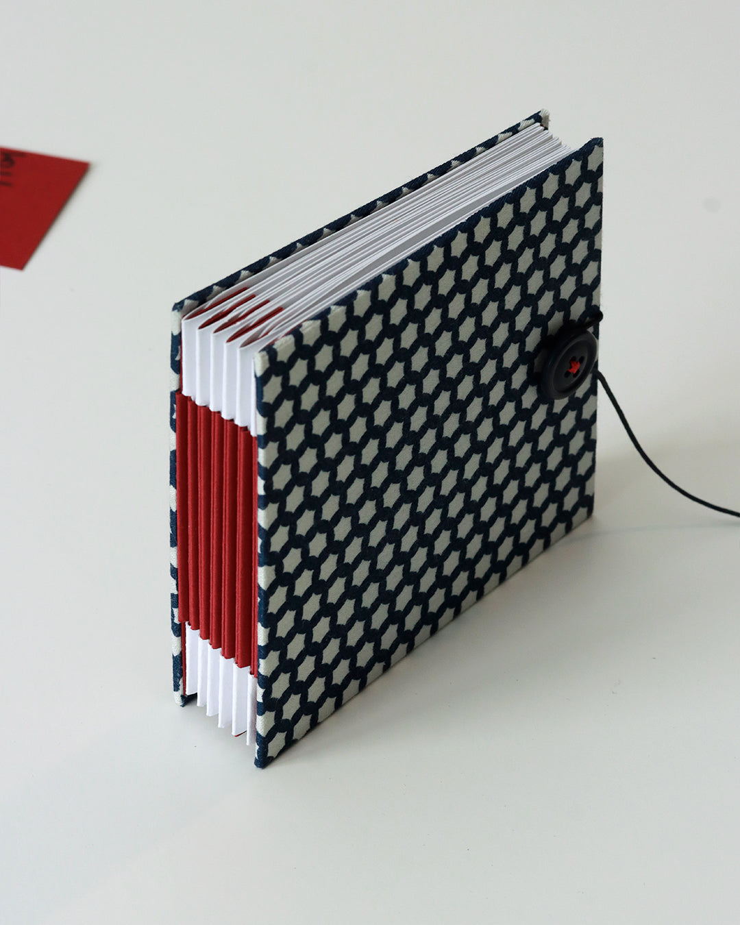 Album piccolo per foto Instax e Polaroid | formato quadrato con pagine sfilabili a due ante | copertina rigida in tessuto blu e bianco marinière