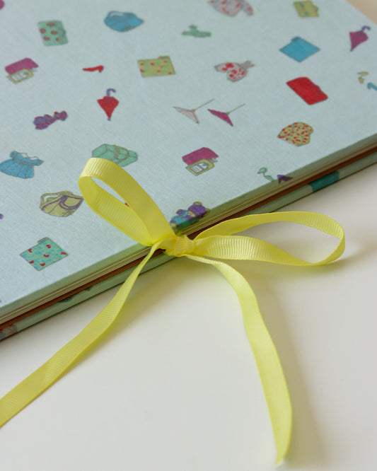 Album grande fotografia, cucitura esposta sul dorso rigido, album nascita, archivi (oggetti) di casa