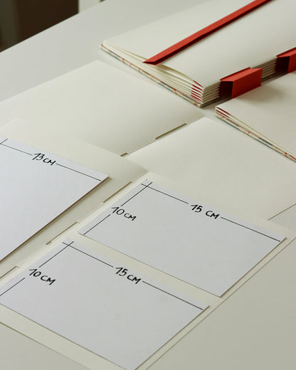 Album medio fotografia o guestbook | formato verticale con pagine crema sfilabili | copertina in carta di lokta con fiori argento e arancione