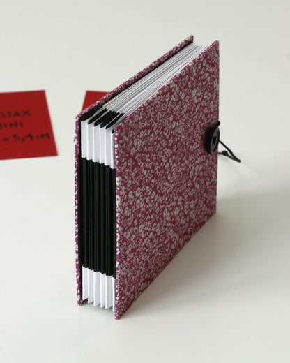 Album piccolo per foto Instax e Polaroid | formato quadrato con pagine sfilabili a due ante | copertina rigida in tessuto lilla con fiorellini
