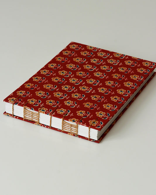 Quaderno guestbook orizzontale con alga carta e tessuto indiano bordeaux block print fiori ocra e blu