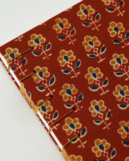 Quaderno guestbook orizzontale con alga carta e tessuto indiano bordeaux block print fiori ocra e blu