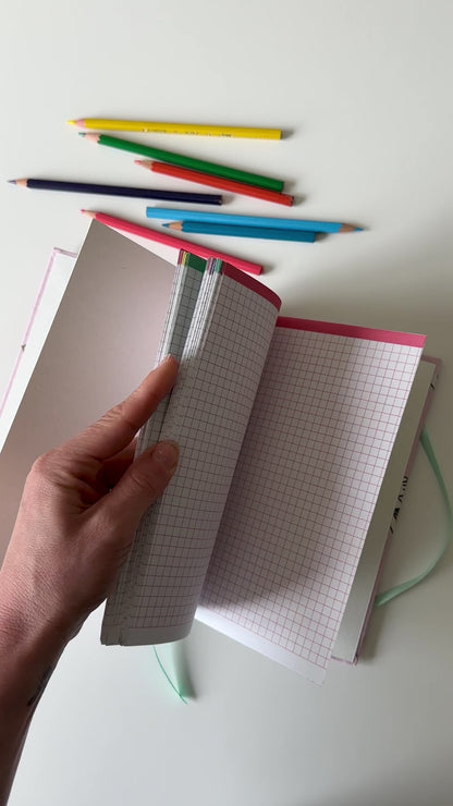Quaderno (circa) A5 | diario dei segreti (a quadretti arcobaleno)| rilegatura francese cartonata | unicorni