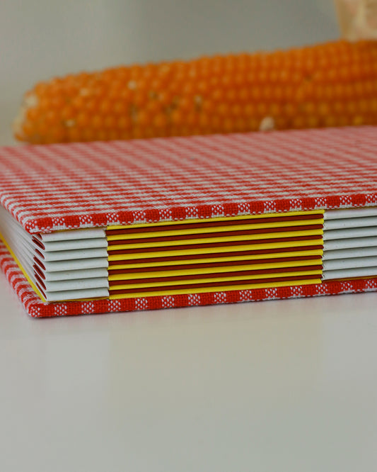 Ricettario A5 con carta di mais 🌽 | quadretti rossi