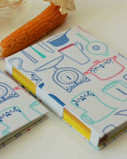 Ricettario A5 con carta di mais 🌽 | Stoviglie blu su bianco